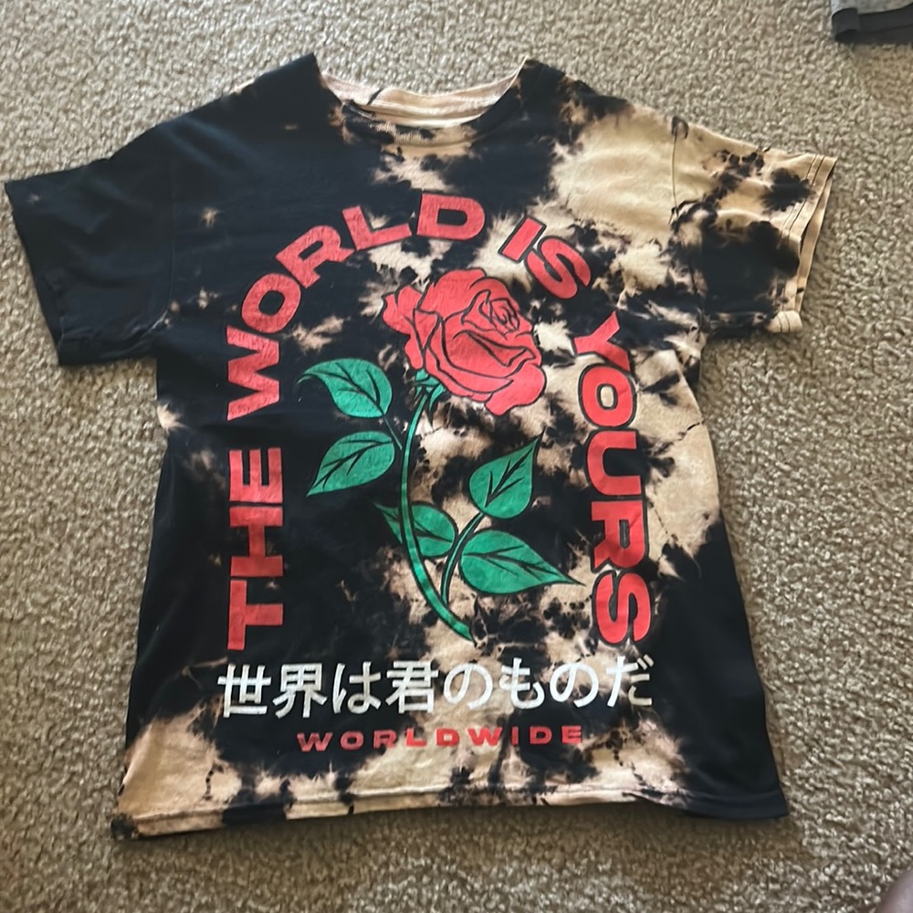 Rose shirt small in men’s